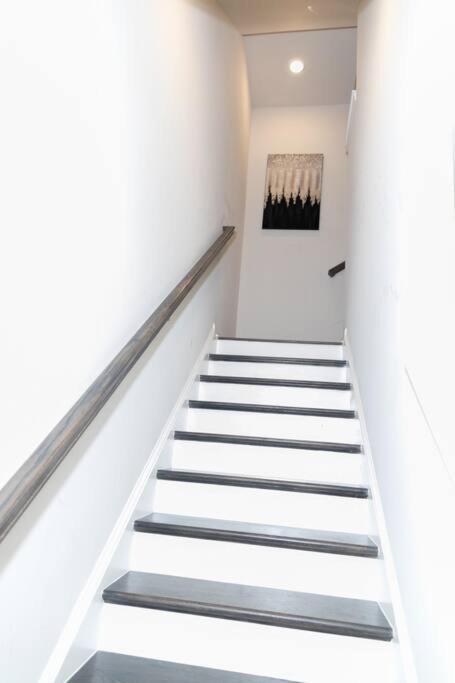 New Spacious 3 Bedroom Suite Garage Parking Free Wi-Fi Office Space And Patio View 杜鲁斯 外观 照片